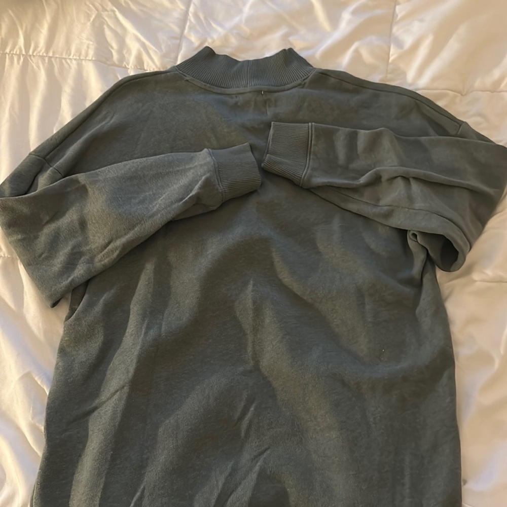 American Eagle mock neck crewneck